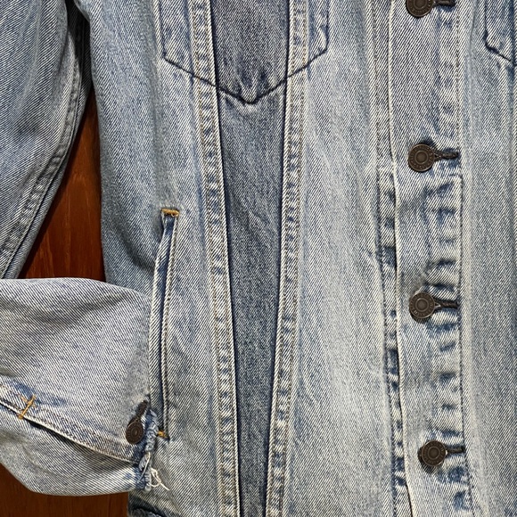 Levi’s Altered Line - Picture 3 of 6